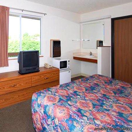 Dollar Inn Hot Springs Room photo